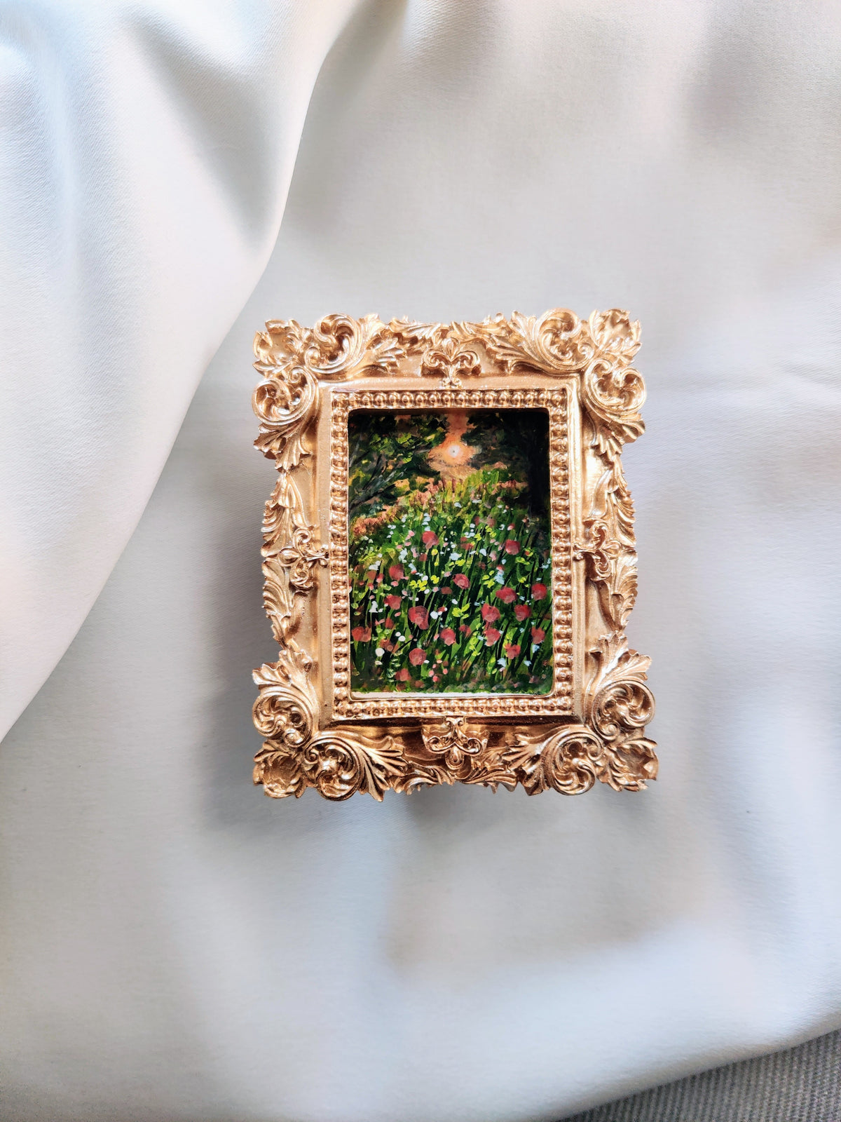 miniature oil painting et of 3 original landscapes, capture a luminous scene of a country meadow with impressionistic trees swooping down. A dreamy summer evening in the romantic garden, where the warm glow of the setting sun bathes everything in golden light.

• Original Miniature Art in Antique gold frame

• Free Shipping with tracking number

• measures 8.4cm x 10cm

• Artwork signed on the back

• hook/wire attached on the back   

Perfect for adding charm to any small interiors or creating your own gal